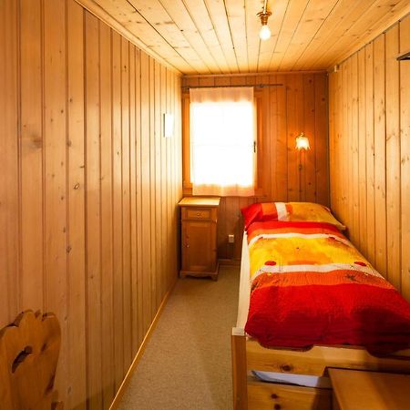Gasthaus Alpenrose Juf Hotell Exteriör bild