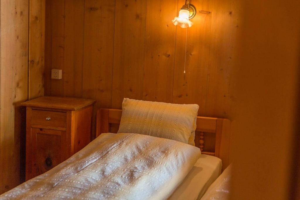 Gasthaus Alpenrose Juf Hotell Exteriör bild
