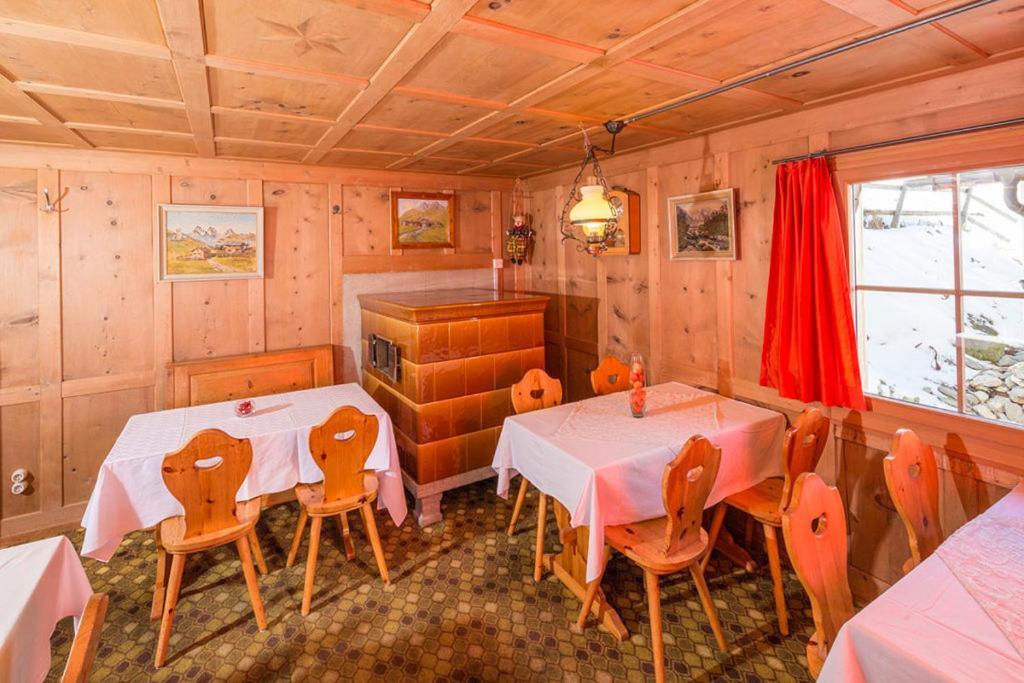 Gasthaus Alpenrose Juf Hotell Exteriör bild