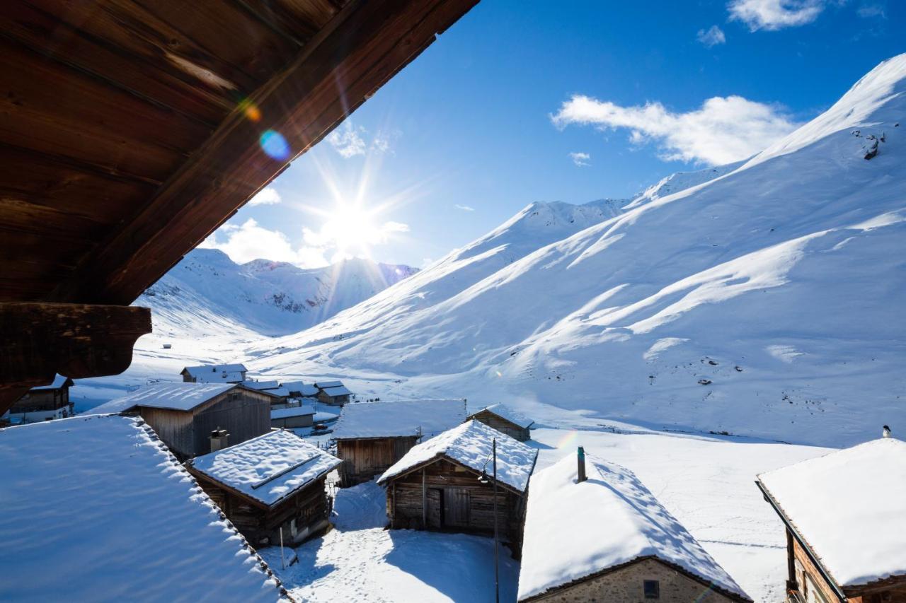 Gasthaus Alpenrose Juf Hotell Exteriör bild