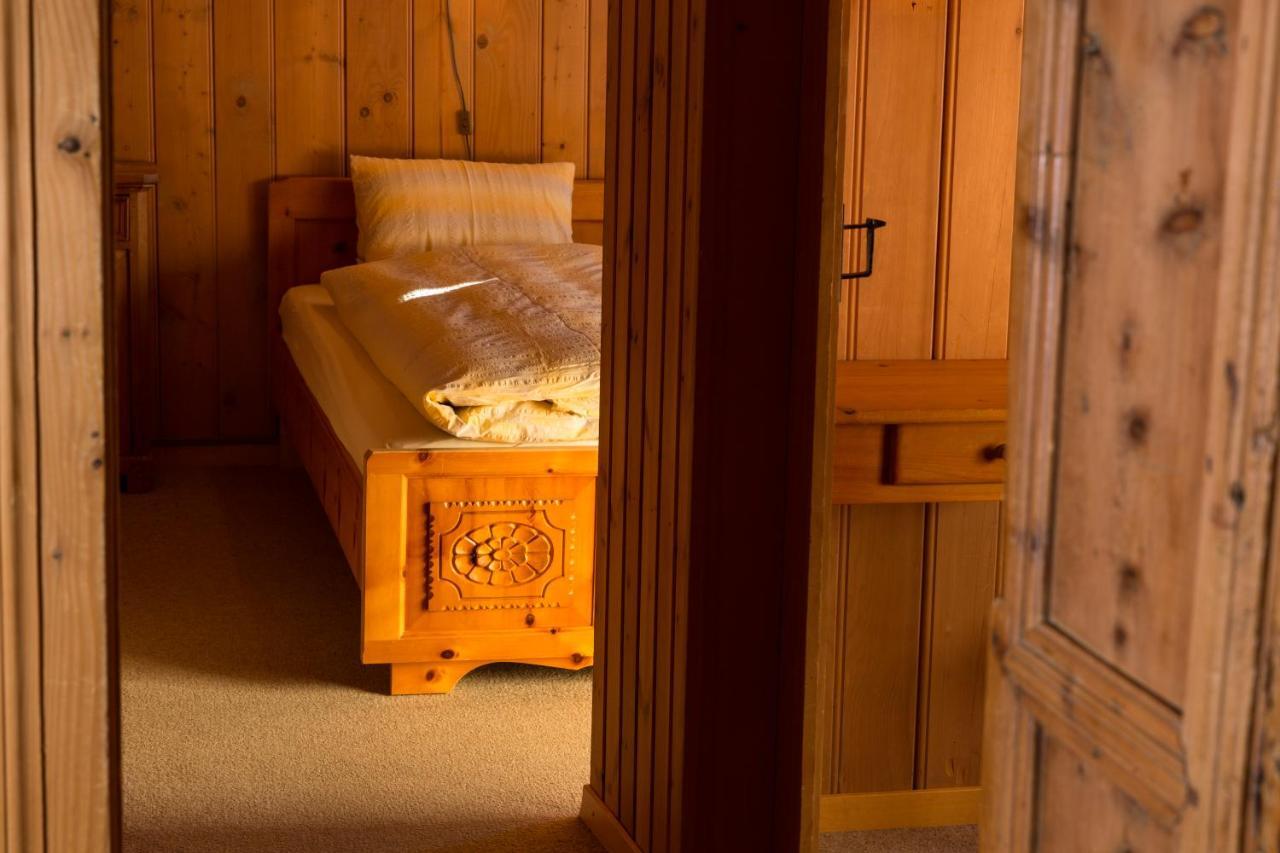 Gasthaus Alpenrose Juf Hotell Exteriör bild