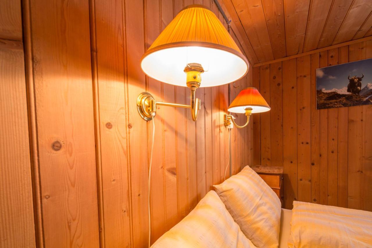 Gasthaus Alpenrose Juf Hotell Exteriör bild
