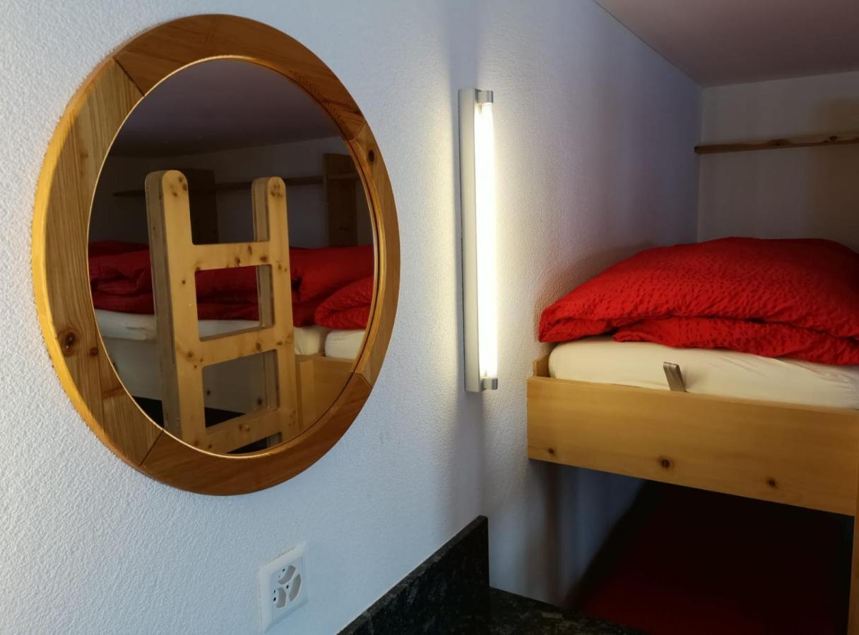 Gasthaus Alpenrose Juf Hotell Exteriör bild
