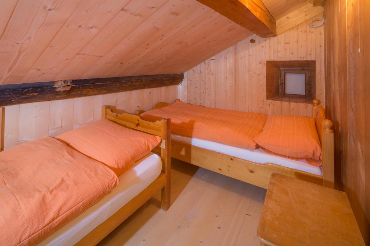 Gasthaus Alpenrose Juf Hotell Exteriör bild