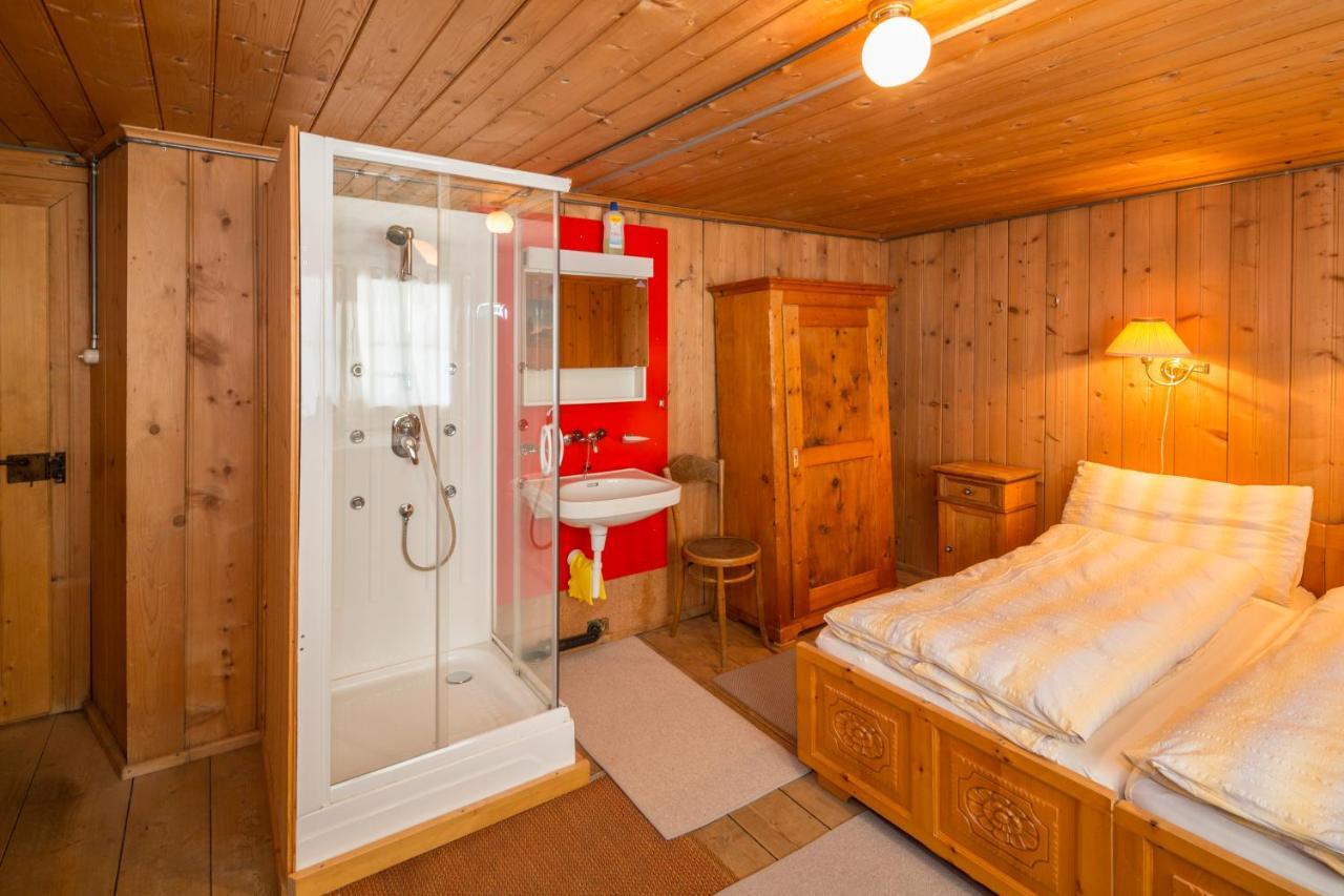 Gasthaus Alpenrose Juf Hotell Exteriör bild