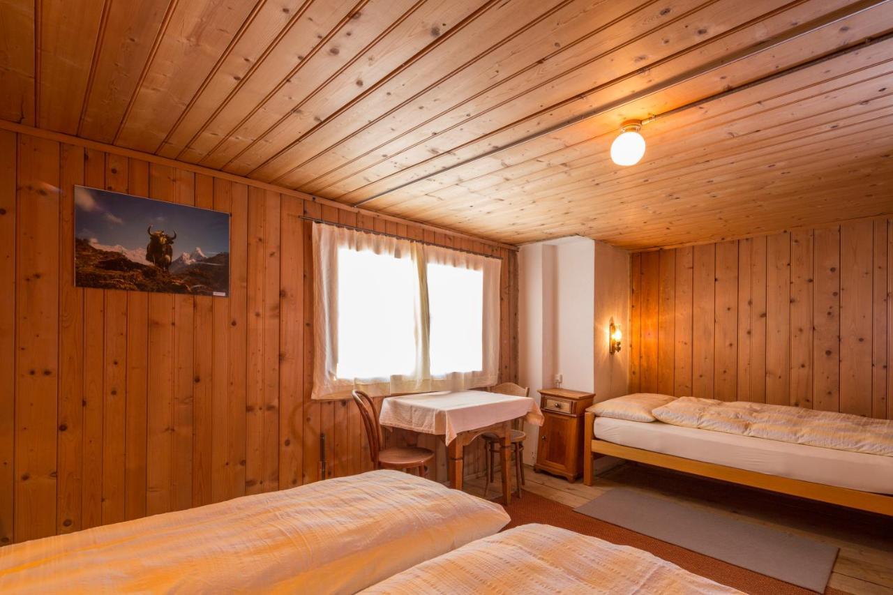Gasthaus Alpenrose Juf Hotell Exteriör bild