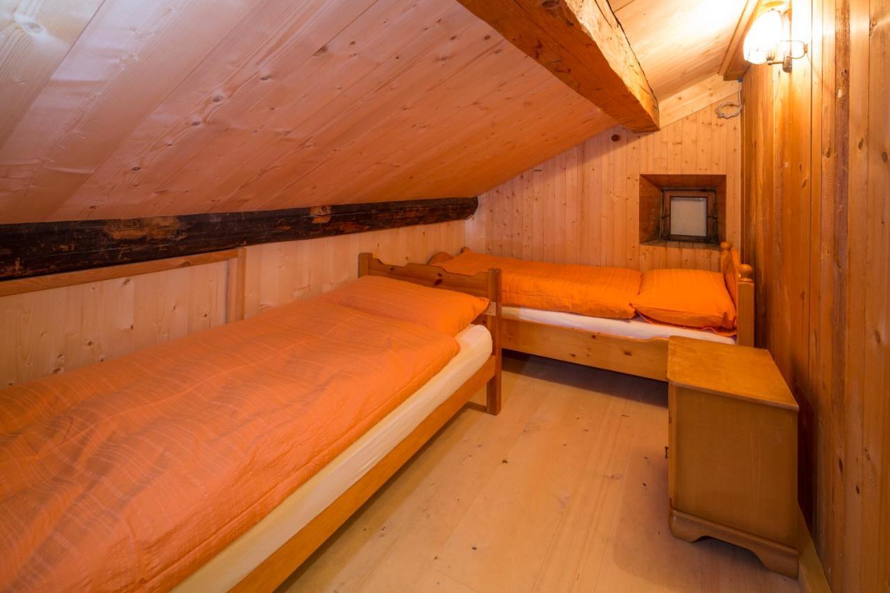 Gasthaus Alpenrose Juf Hotell Exteriör bild